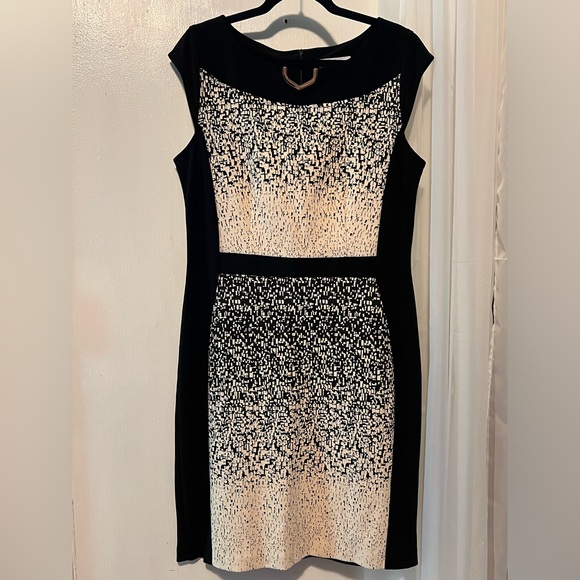 Joseph Ribkoff Dress Black Textured Cream Gold Hardware Cap Sleeve Zip - Picture 2 of 5